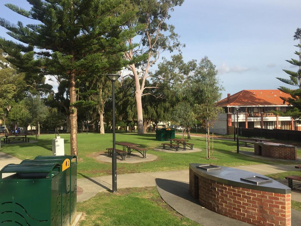 Applecross Village Apartment Perth Bagian luar foto